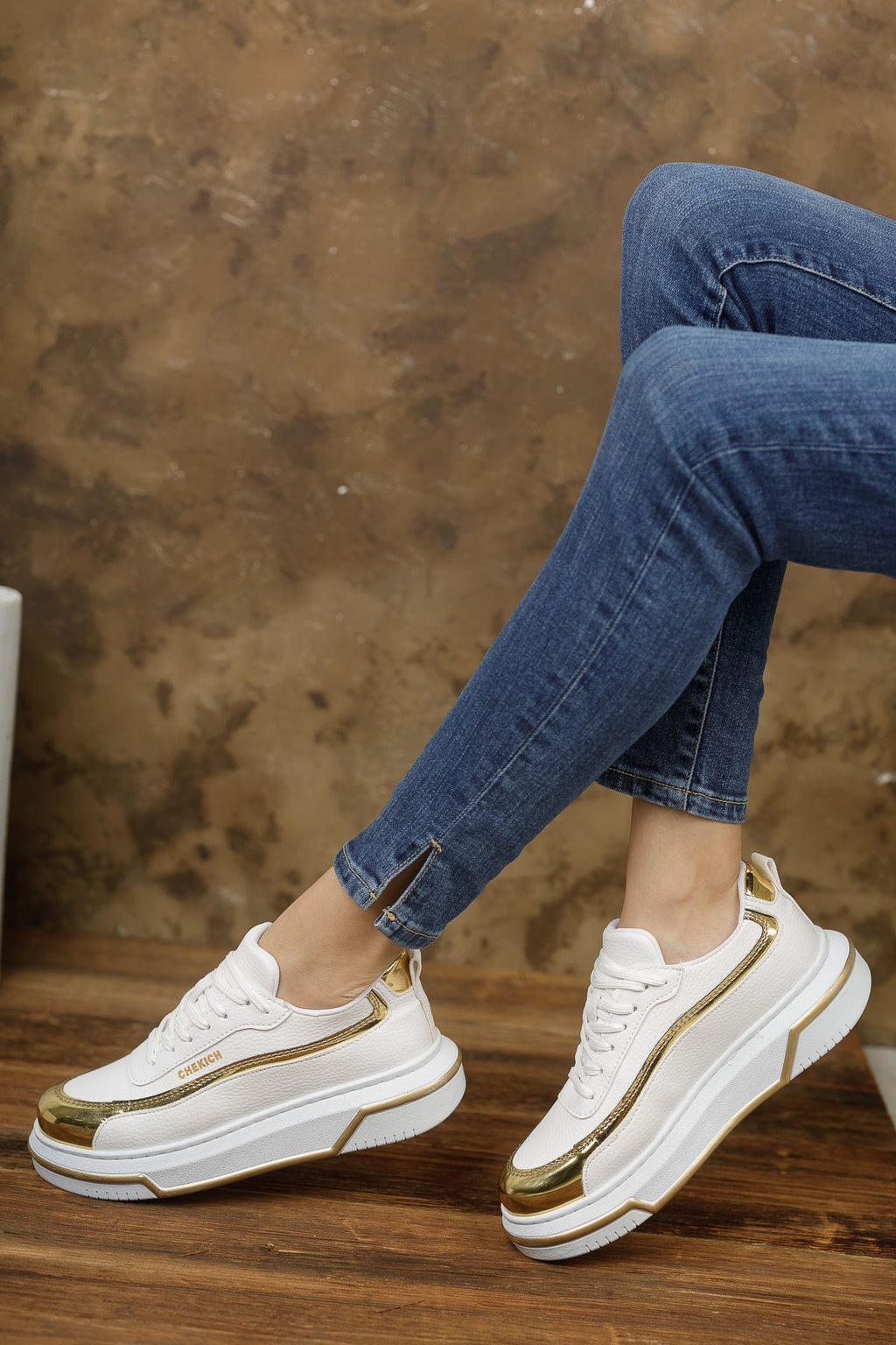 CH041 CBT የህዳሴ የሴቶች ጫማዎች ነጭ/ወርቅ